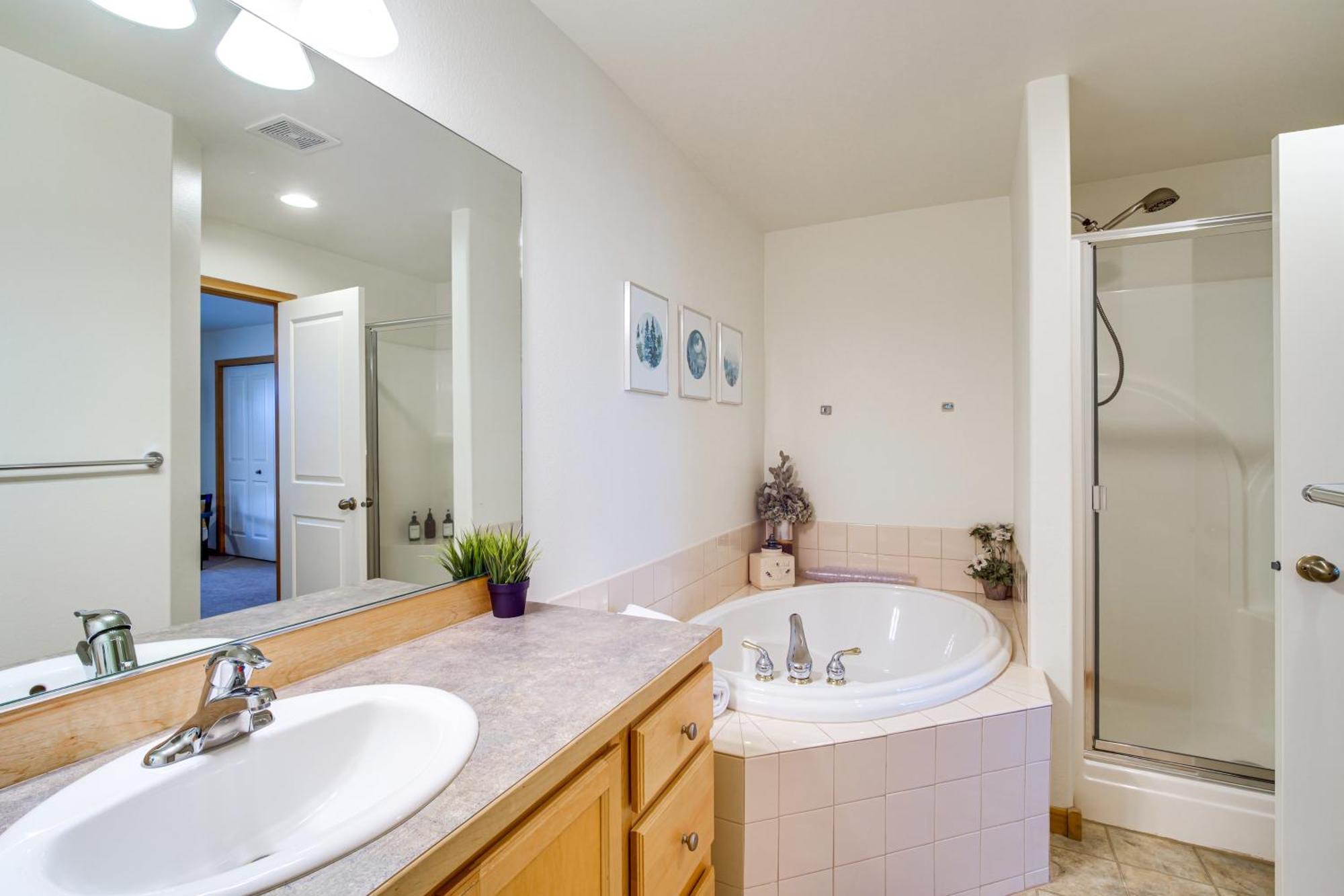 Klamath Falls Getaway With Pool And Hot Tub Access! ภายนอก รูปภาพ